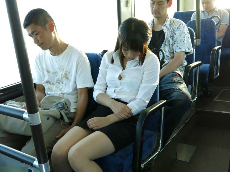 Японки В Колготках Блестящие В Автобусе Эротика